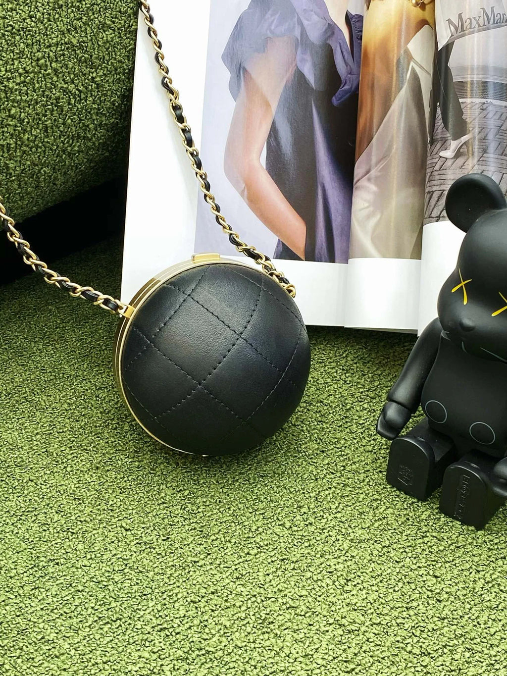 Black and Gold Chain Bag G14270