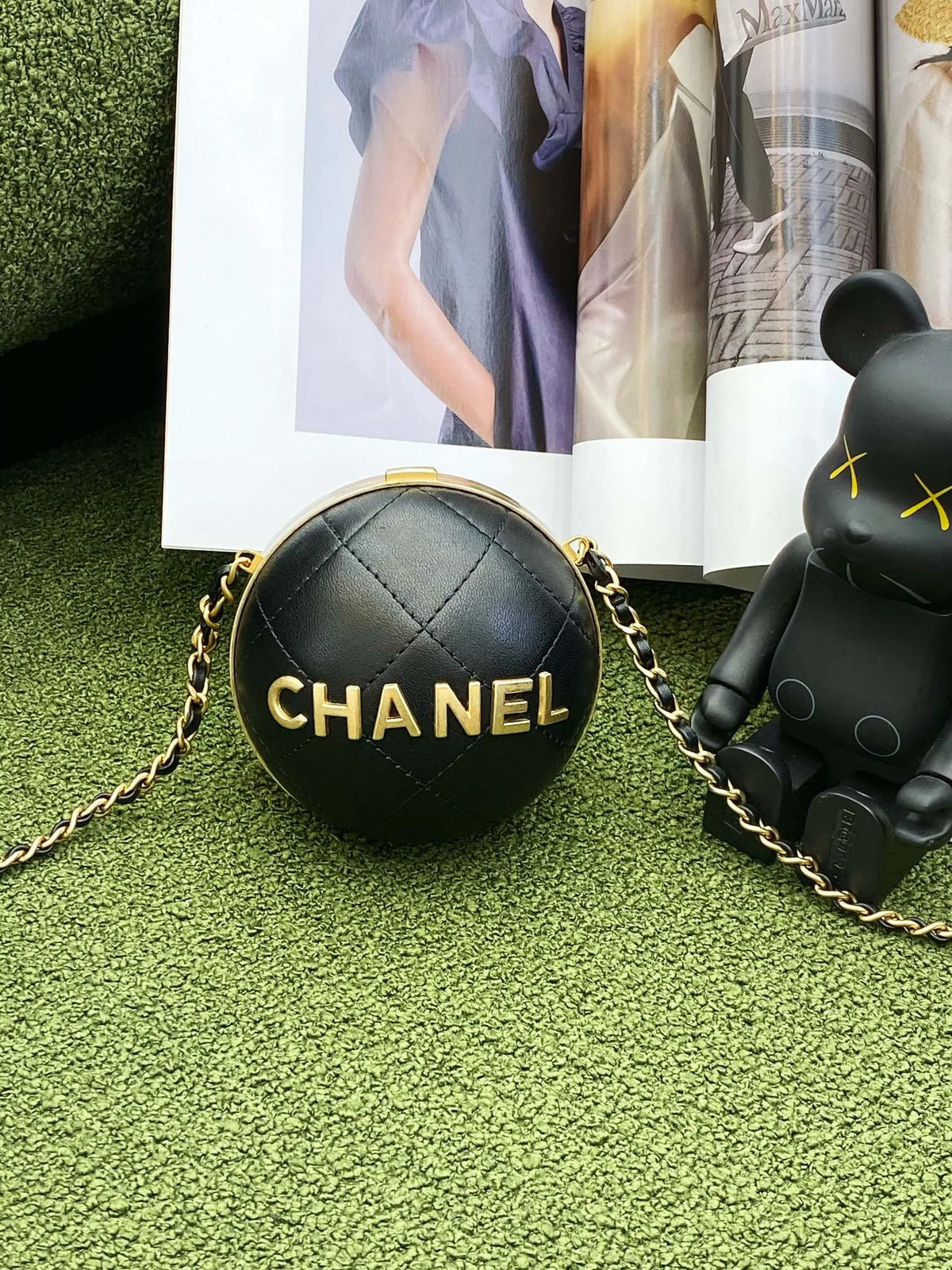 Black and Gold Chain Bag G14270