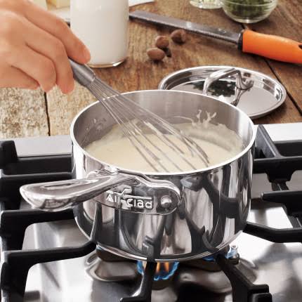 4 qt Stainless Steel Saucepan with Lid U899143