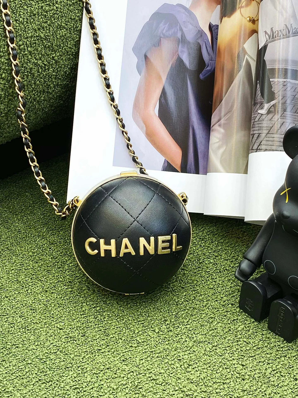 Black and Gold Chain Bag G14270