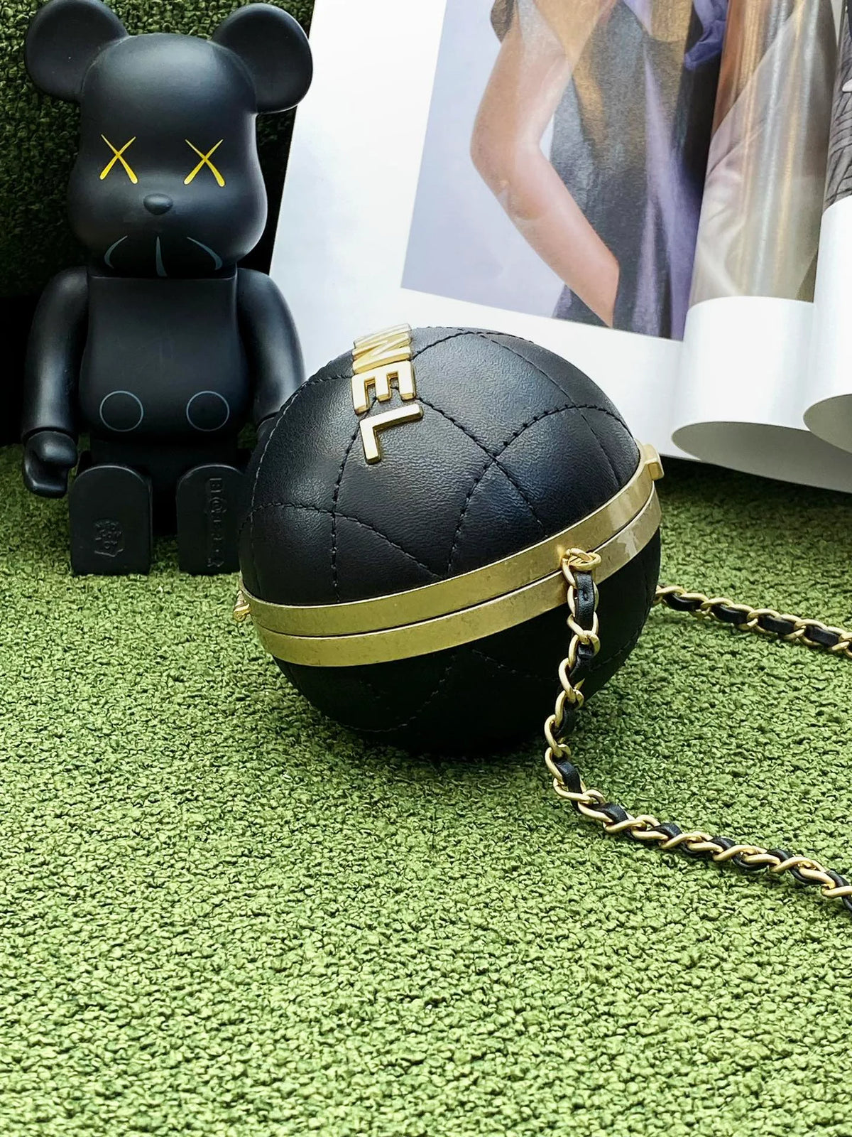 Black and Gold Chain Bag G14270